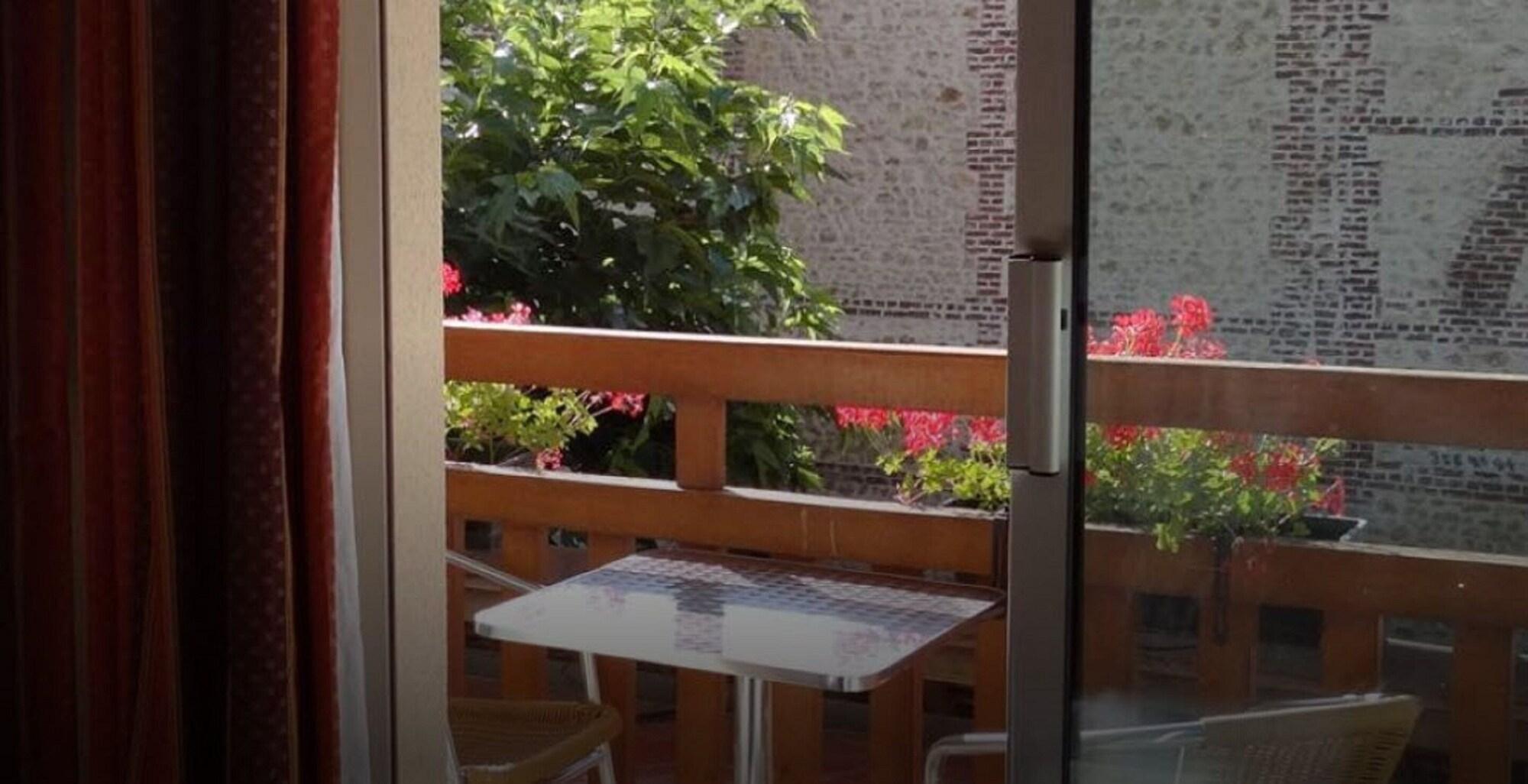 Le Trophee Boutique Hotel Spa- La Loggia Appart'Hotel Deauville Eksteriør billede