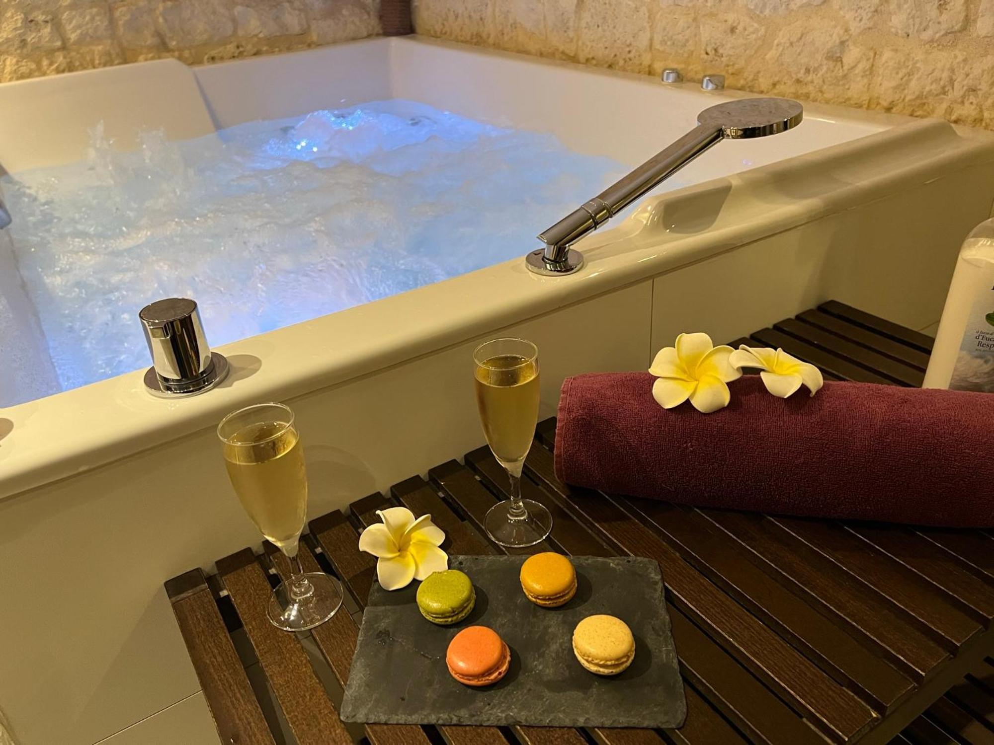 Le Trophee Boutique Hotel Spa- La Loggia Appart'Hotel Deauville Eksteriør billede