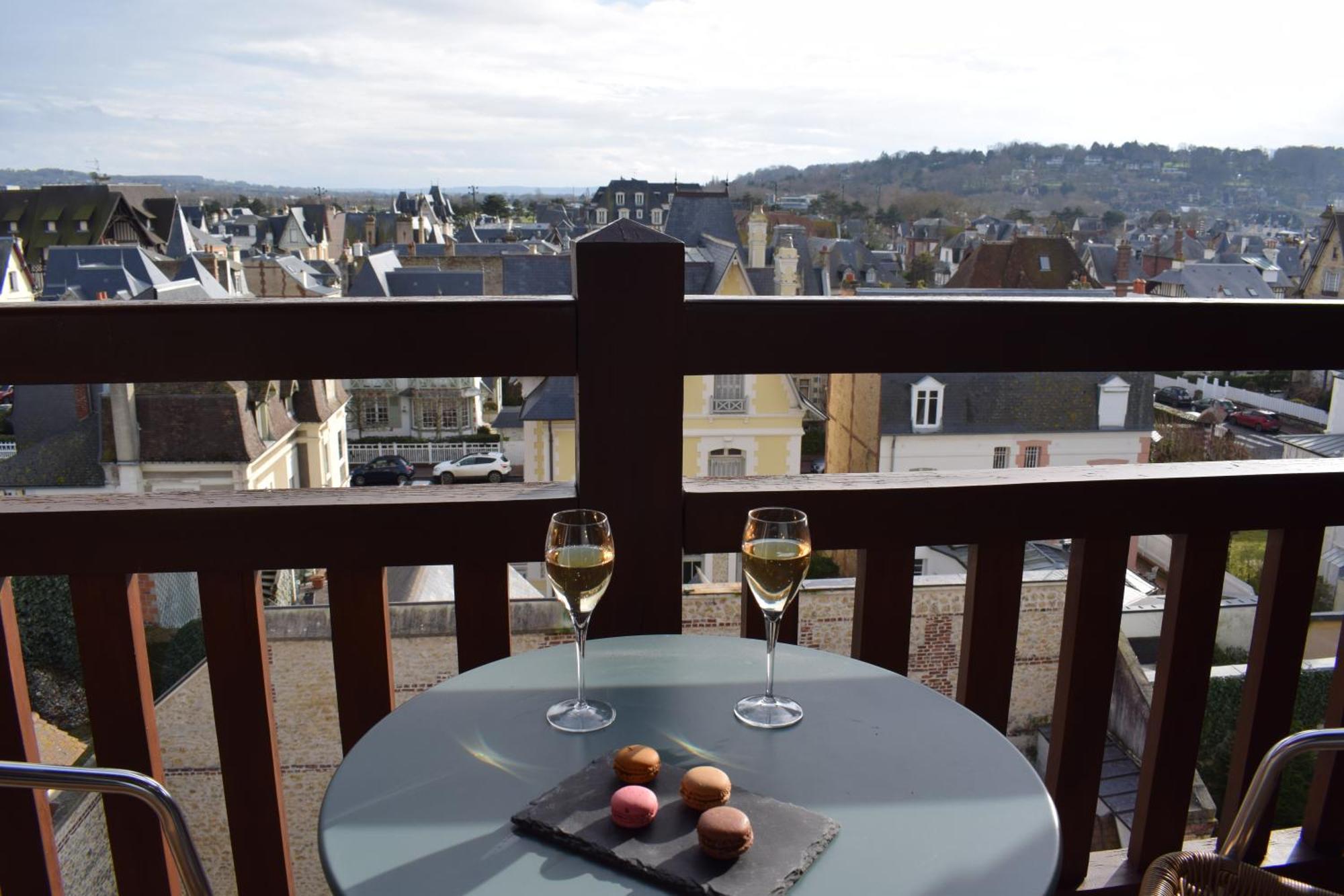 Le Trophee Boutique Hotel Spa- La Loggia Appart'Hotel Deauville Eksteriør billede